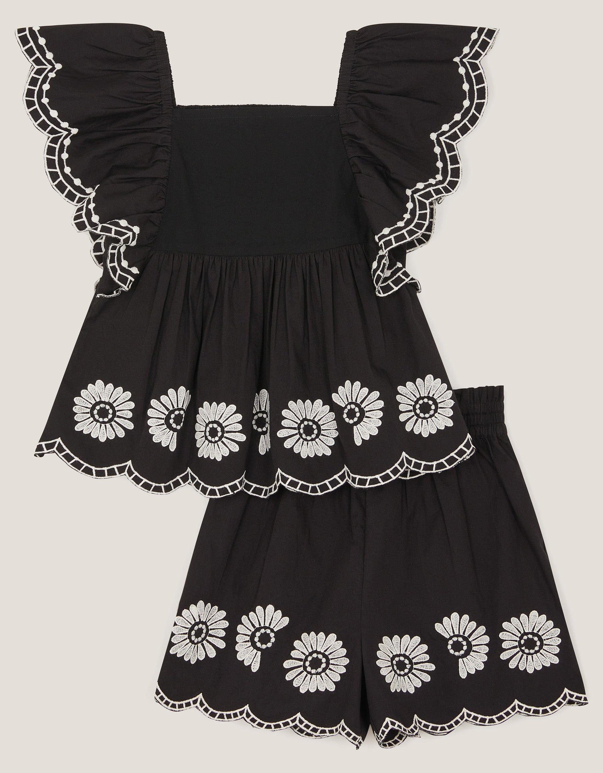SET - BLACK AND WHITE TOP AND S