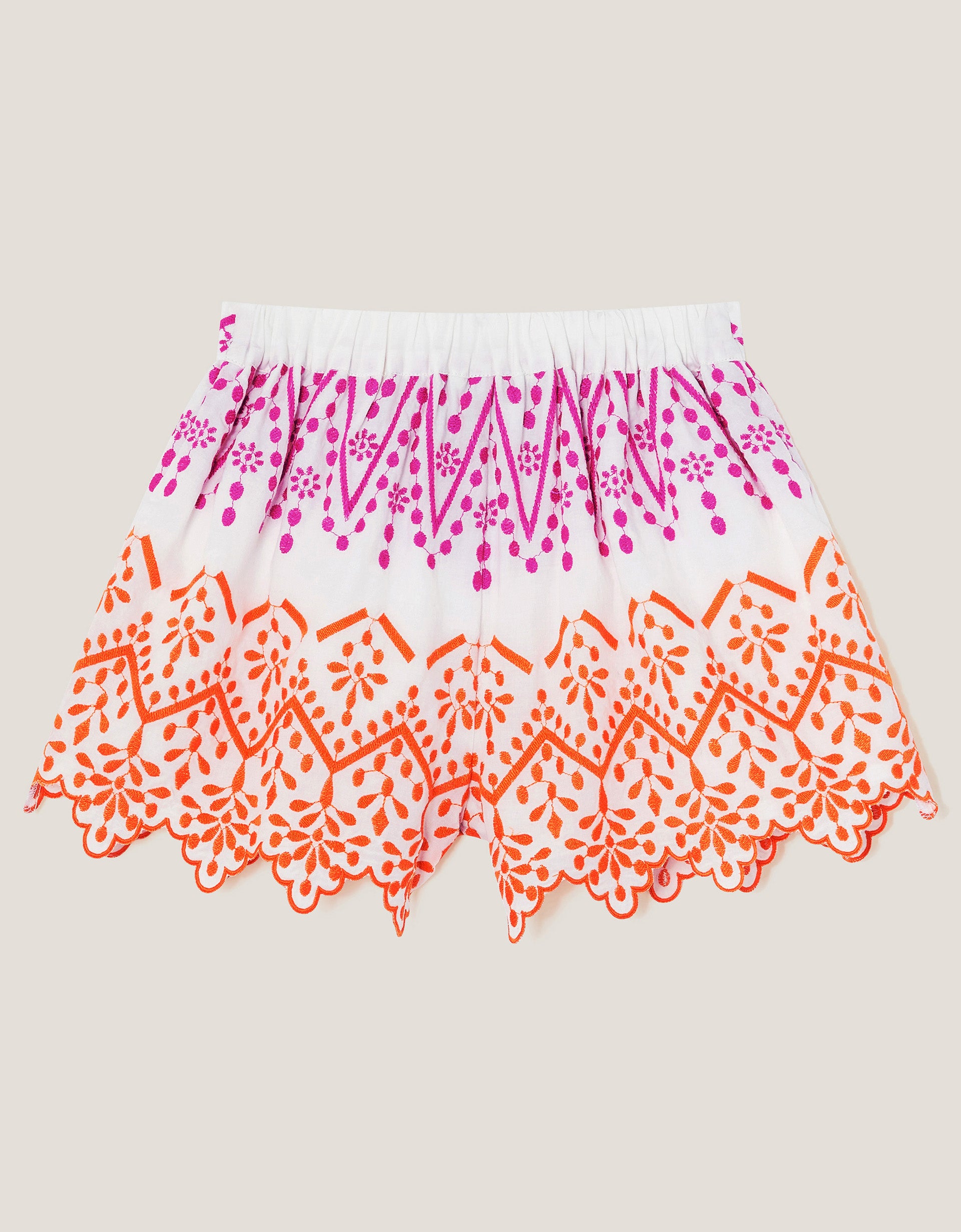 SORTS - SCALLOPED EDGE EMB SHORT