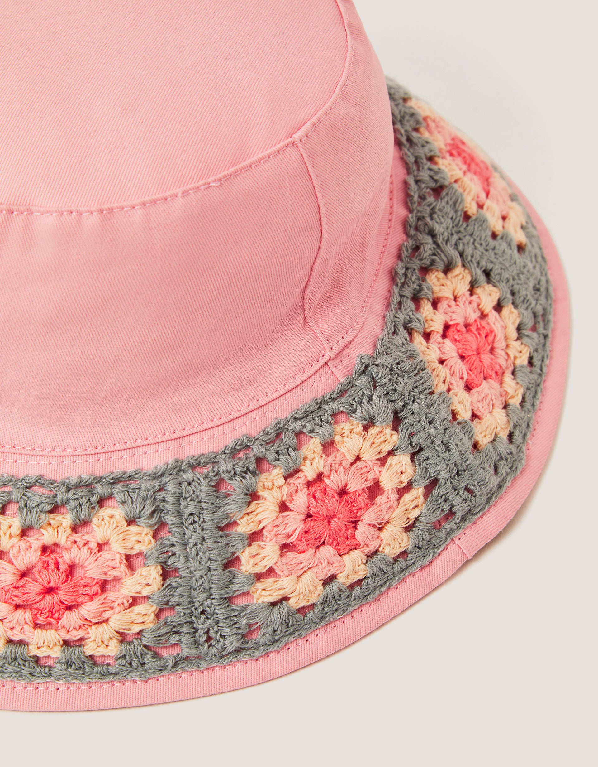 KAPA - PASTEL CROCHET BUCKET HAT