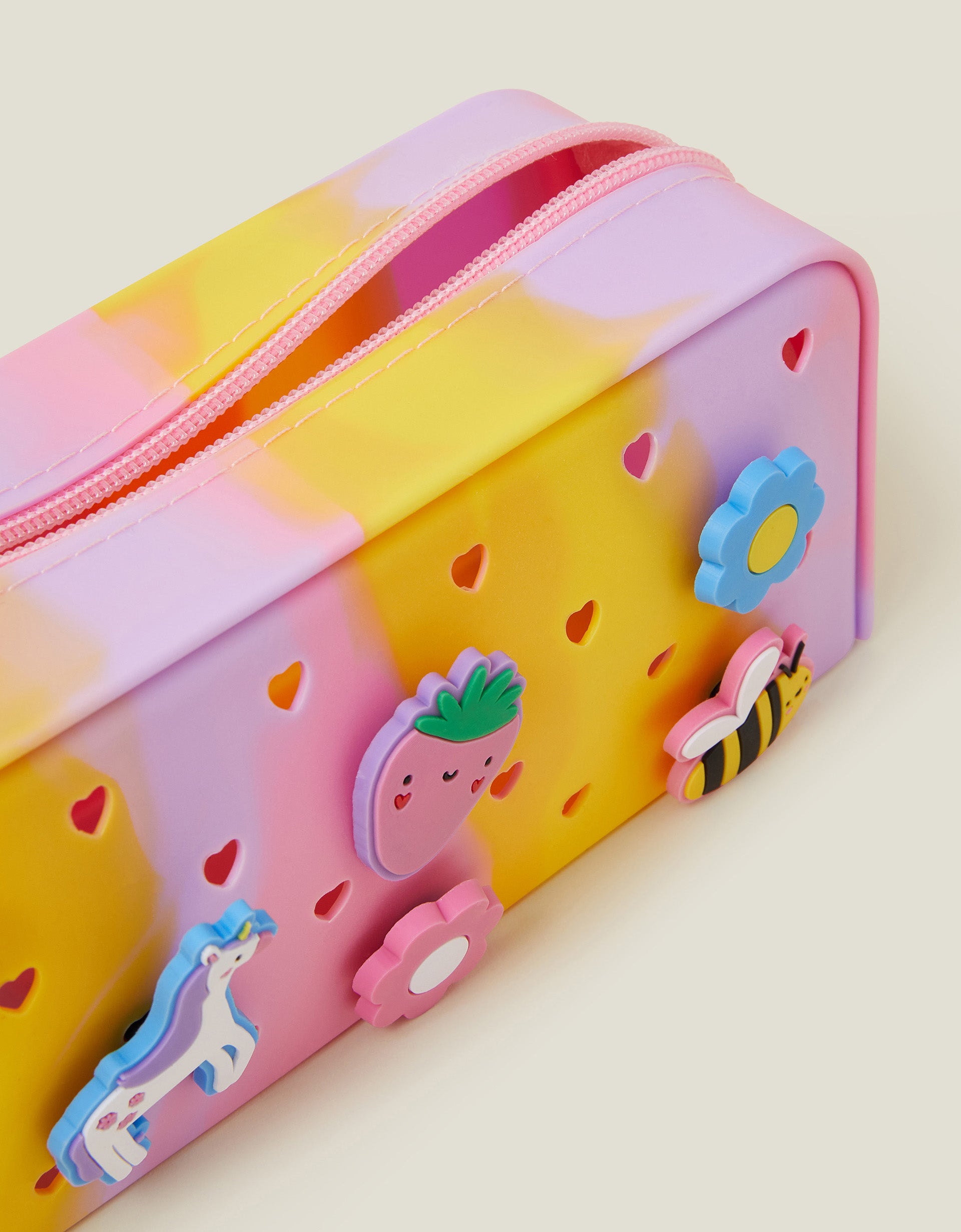 PERNICA - BADGE CHARM PENCIL CASE