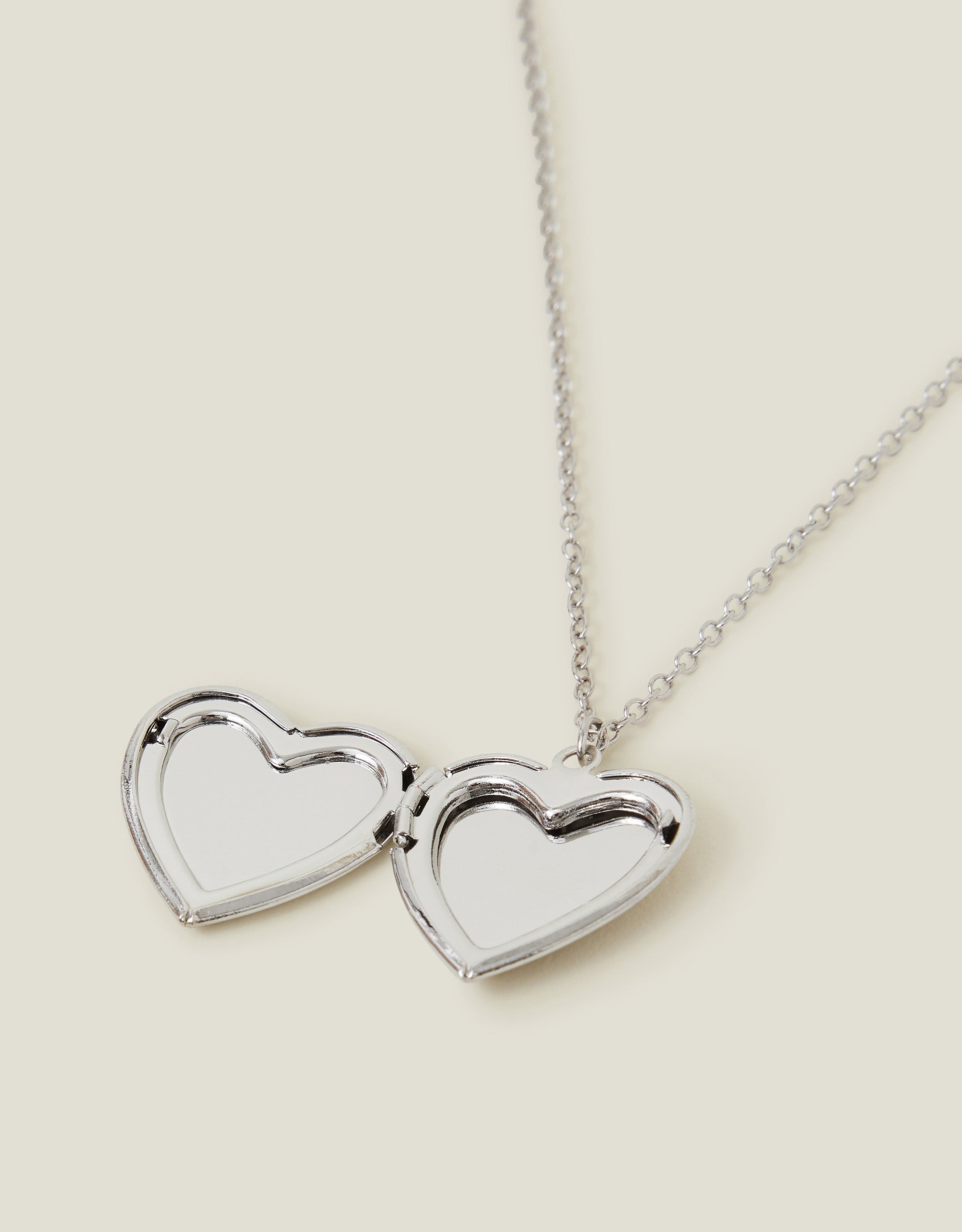 OGRLICA - HEART LOCKET NECKLACE