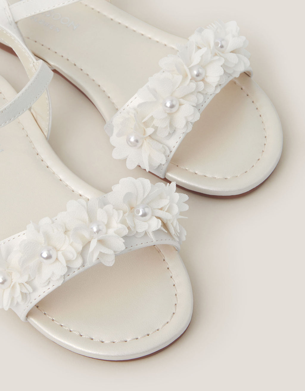 SANDALE - PEARLY POM FLOWER SANDAL