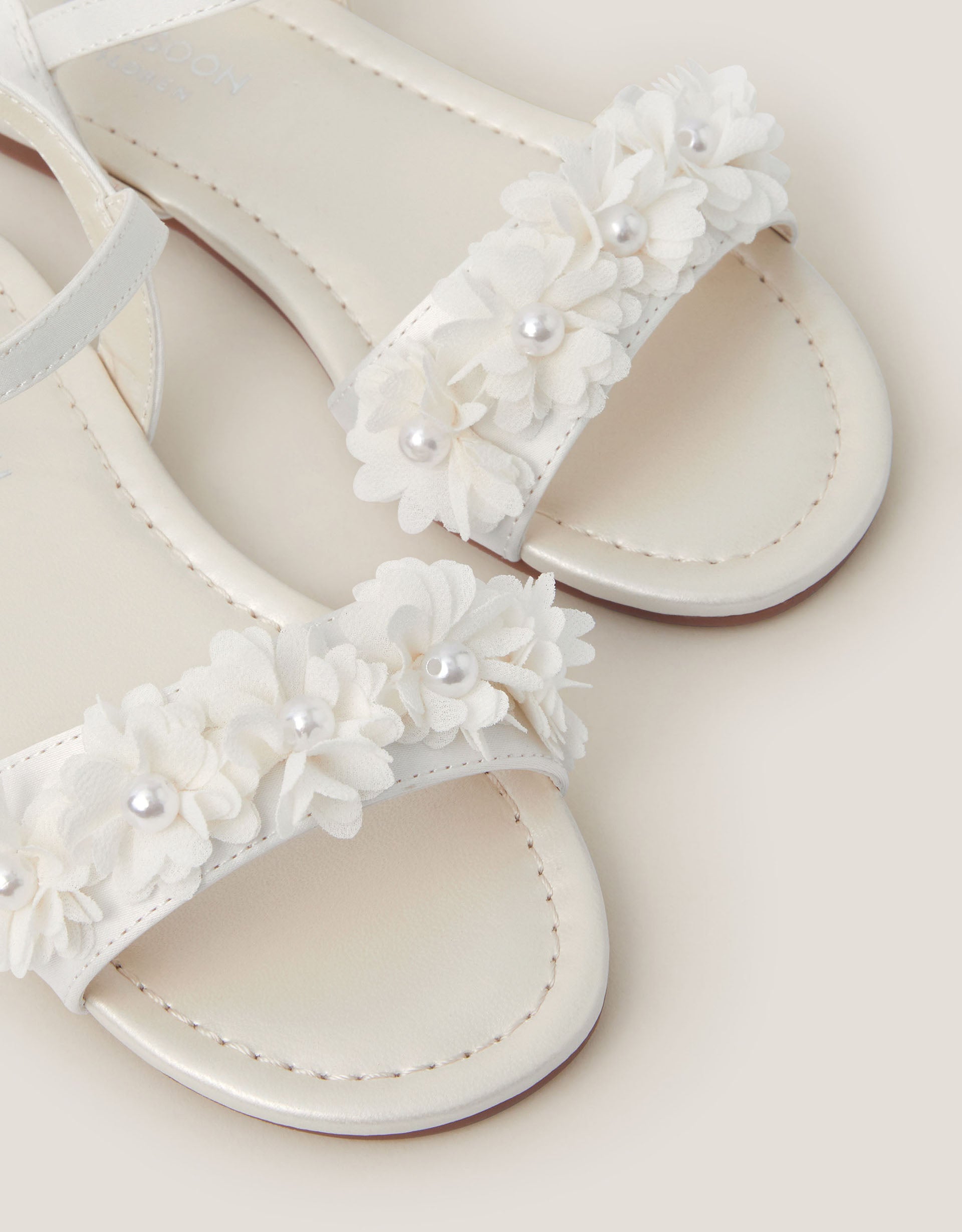 SANDALE - PEARLY POM FLOWER SANDAL
