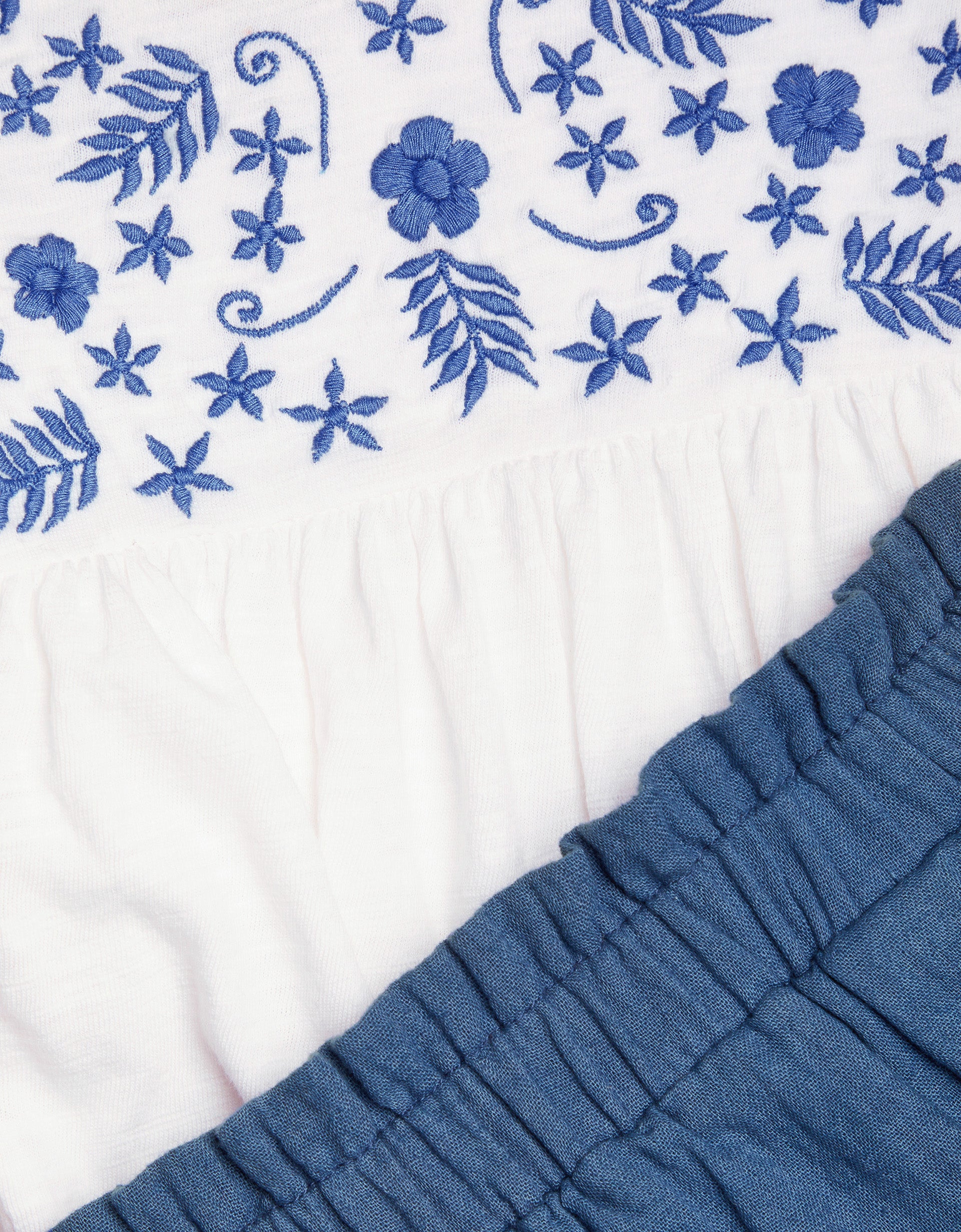 SET - EMBROIDERED TOP&SHORT SET
