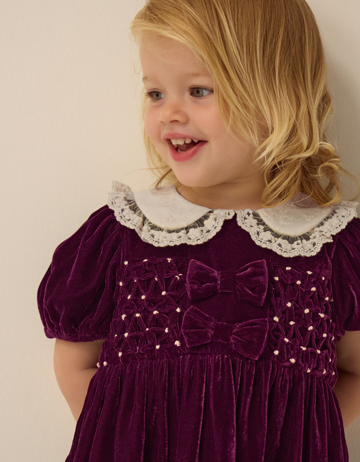 HALJINA - BBY VLVT COLAR SMCKD DRES